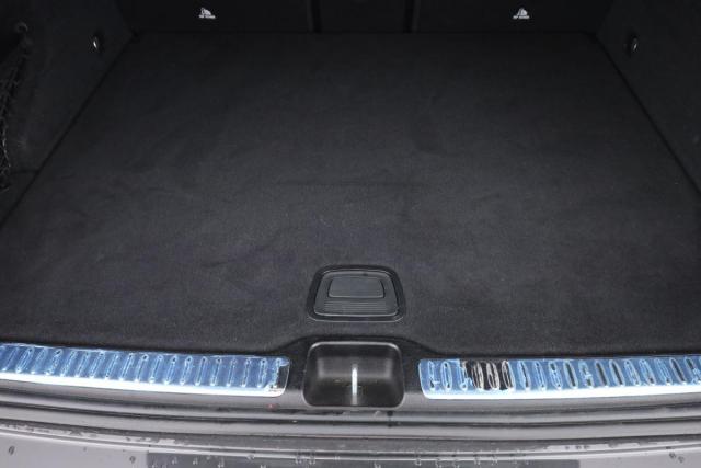 Mercedes Benz Glc image 9