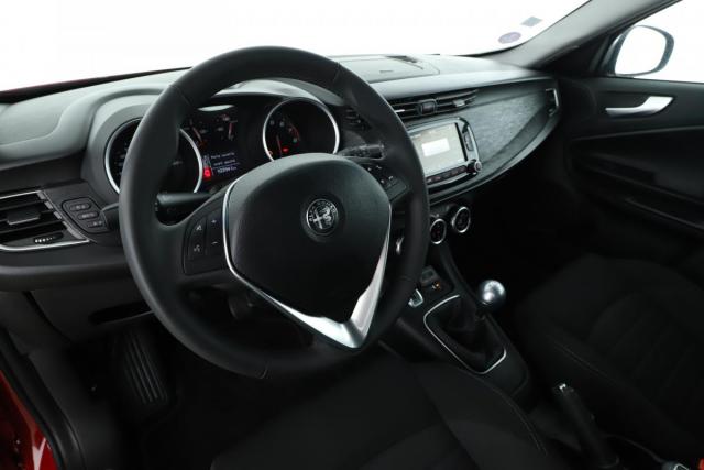 Alfa Romeo Giulietta image 3