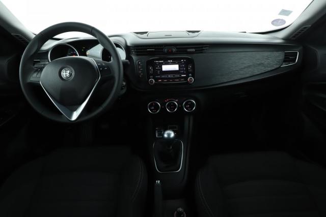Alfa Romeo Giulietta image 6