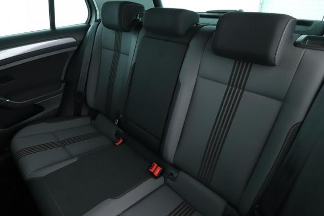 Volkswagen Golf image 7