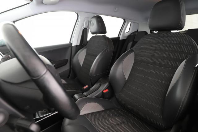 Peugeot 2008 image 1