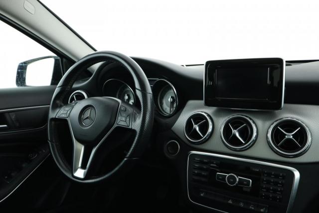 Mercedes Benz Gla image 2