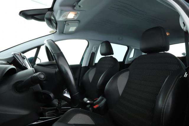 Peugeot 2008 image 2