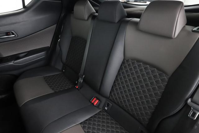 Toyota C-Hr image 6