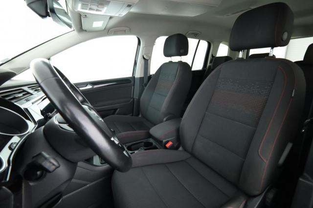 Volkswagen Touran image 2