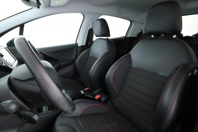 Peugeot 208 image 2