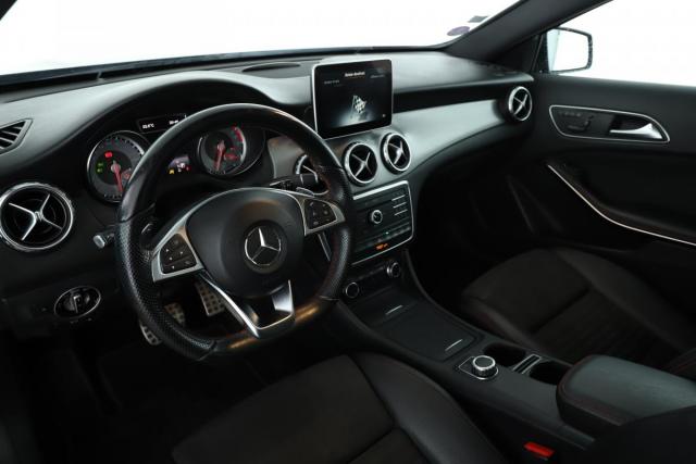 Mercedes Benz Gla image 8