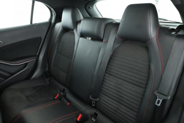 Mercedes Benz Gla image 9