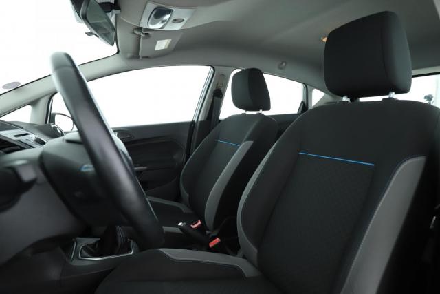 Ford Fiesta image 8