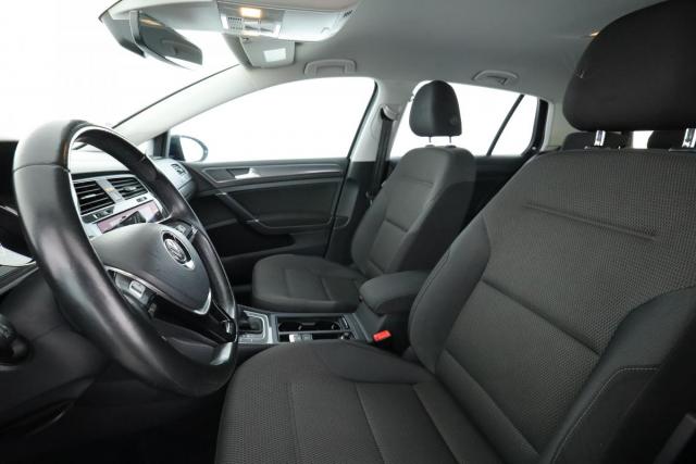 Volkswagen Golf image 9