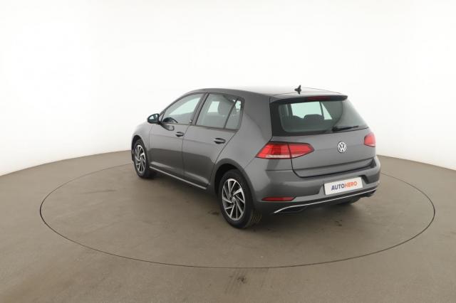 Volkswagen Golf image 9