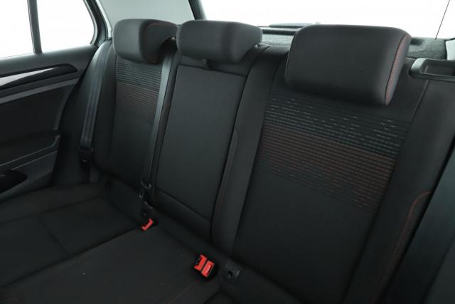 Volkswagen Golf image 7