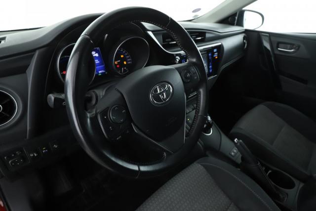 Toyota Auris image 1
