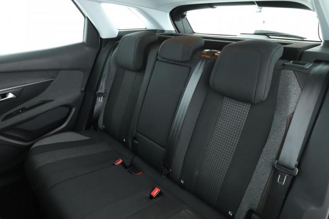 Peugeot 3008 image 2