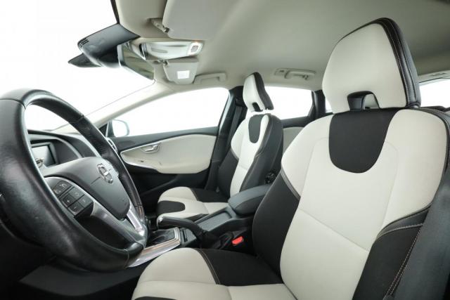Volvo V40 Cross Country image 8
