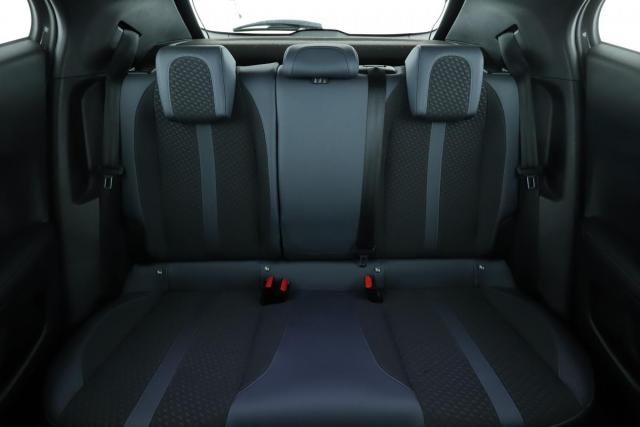 Peugeot 2008 image 8