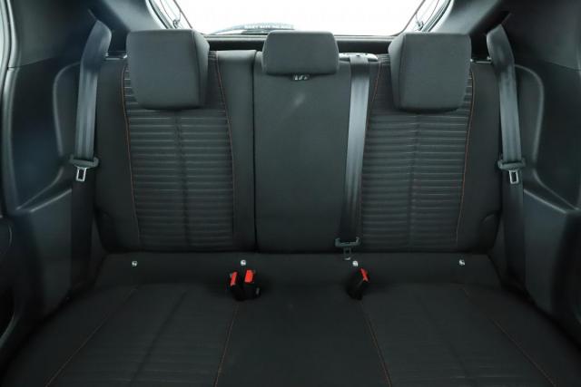 Peugeot 208 image 6