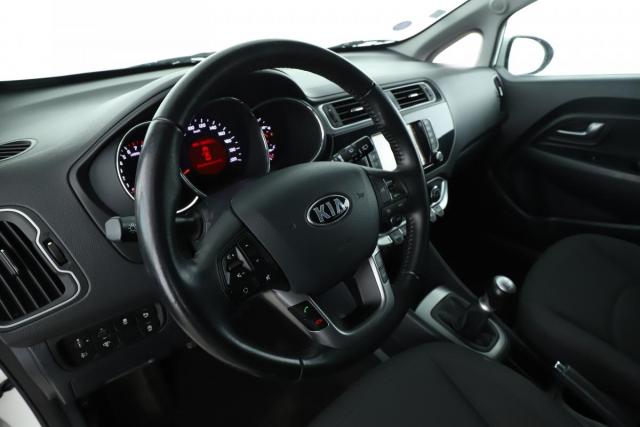 Kia Rio image 8