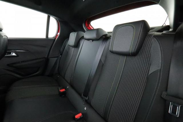 Peugeot 208 image 7
