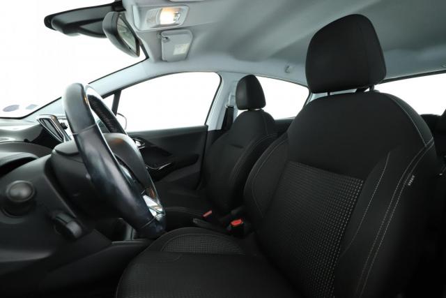 Peugeot 208 image 5