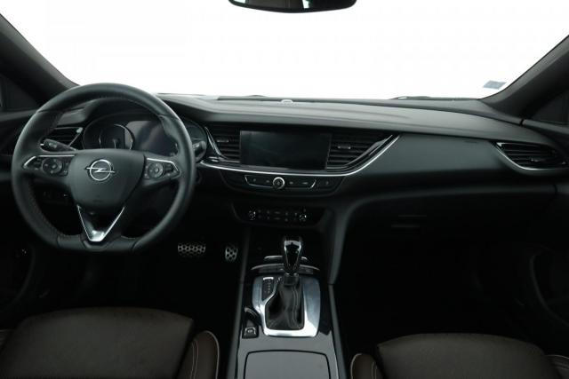Opel Insignia Sports Tourer image 1