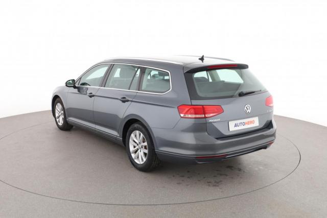 Volkswagen Passat Sw image 2