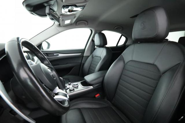 Alfa Romeo Stelvio image 4