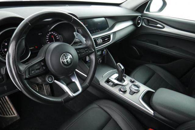 Alfa Romeo Stelvio image 9