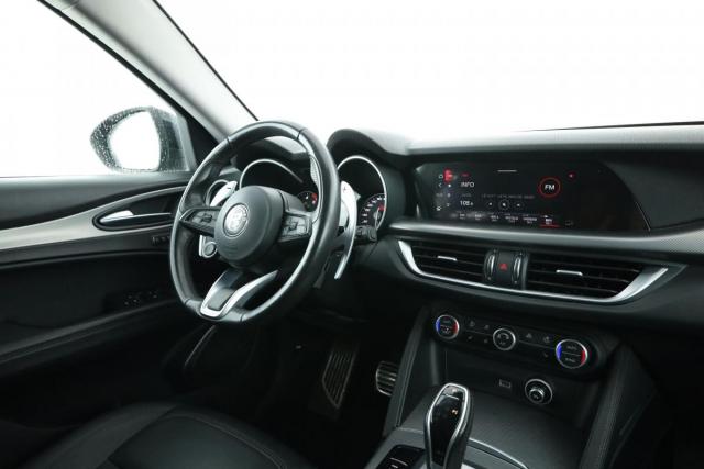 Alfa Romeo Stelvio image 7