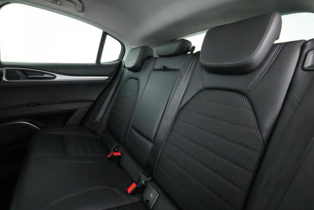 Alfa Romeo Stelvio image 5