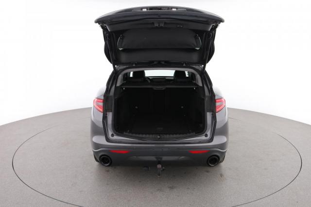 Alfa Romeo Stelvio image 1