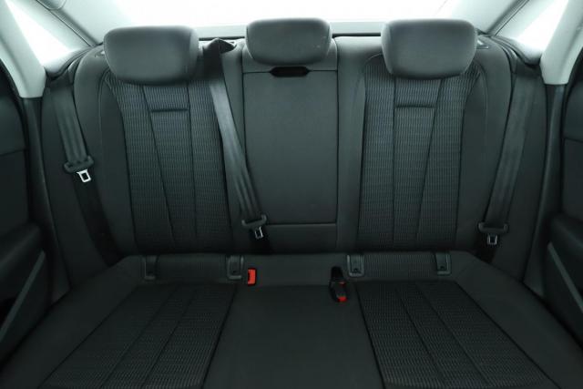 Audi A4 image 9