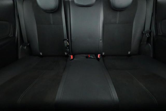 Toyota Yaris image 7