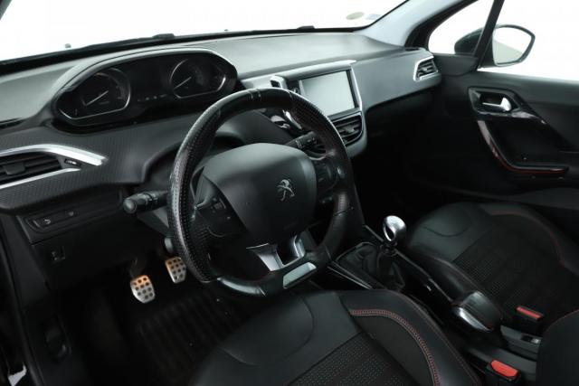 Peugeot 2008 image 8