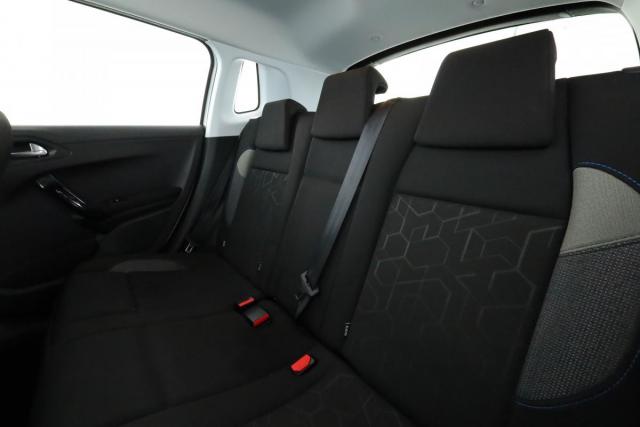 Peugeot 2008 image 6