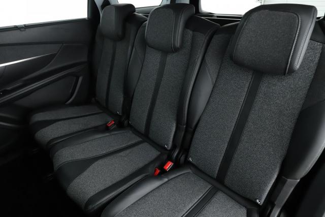 Peugeot 5008 image 1