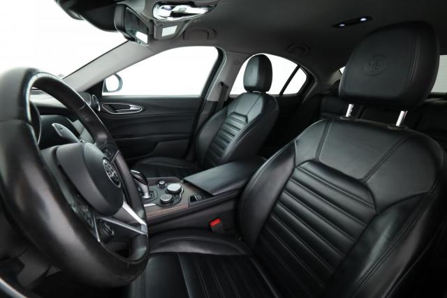 Alfa Romeo Giulia image 7