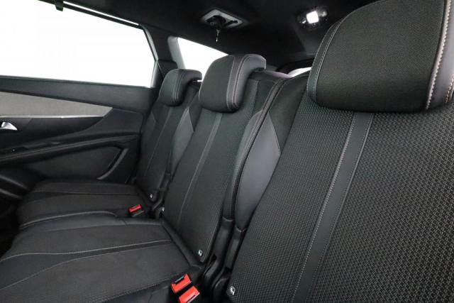 Peugeot 5008 image 2