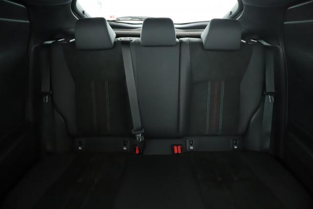 Toyota C-Hr image 9
