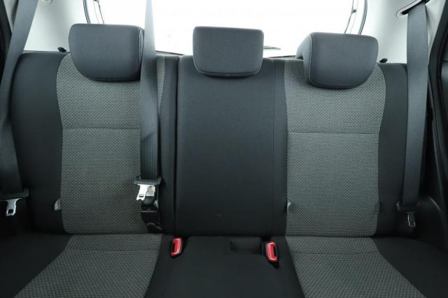 Toyota Yaris image 2