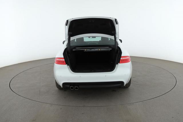 Jaguar Xe image 2