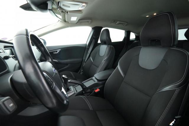 Volvo V40 image 2