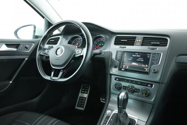 Volkswagen Golf image 9