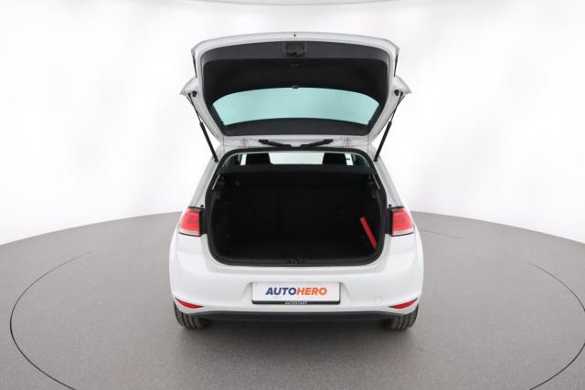 Volkswagen Golf image 6