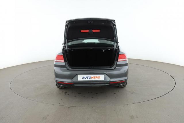 Volkswagen Passat image 7