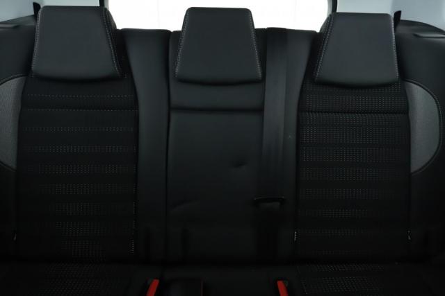 Peugeot 2008 image 8