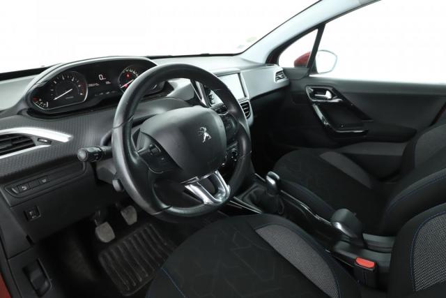 Peugeot 2008 image 2