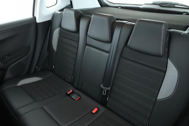 Peugeot 2008 image 8