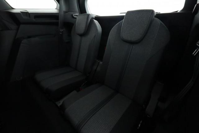 Peugeot 5008 image 2