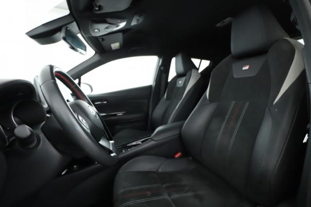 Toyota C-Hr image 9